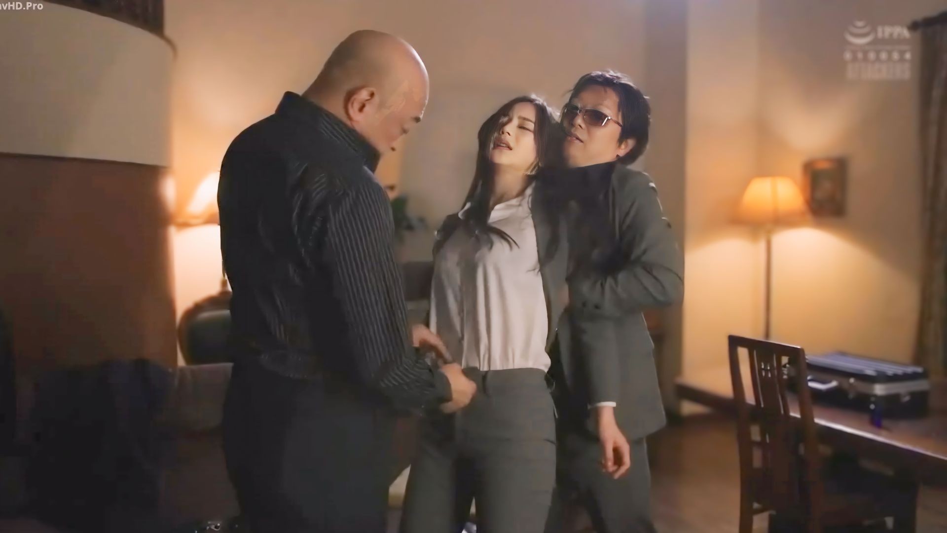 ចោរធ្វើស៊ីប៉ូលិសស្រី