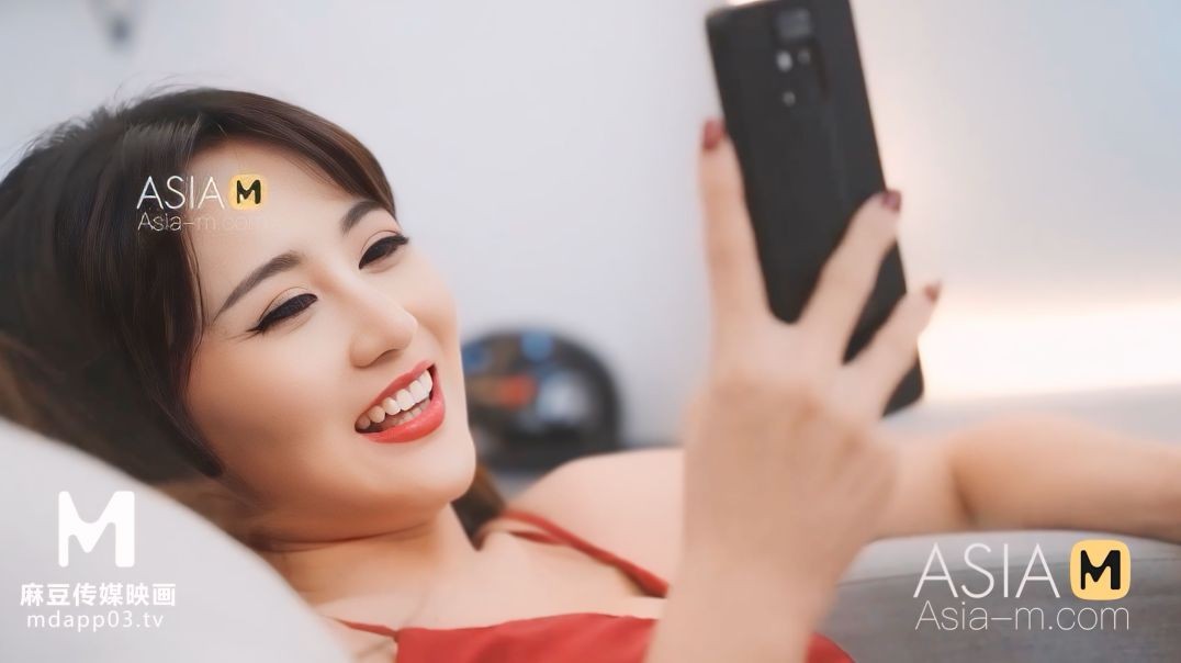 Motorcycle girl Zhao Yi Man